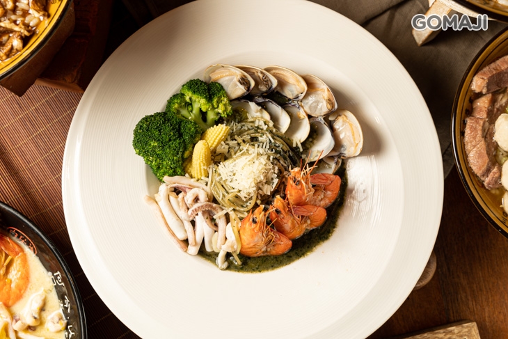 松子青醬綜合海鮮義大利麵