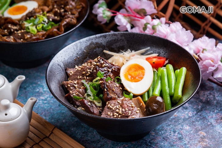 無骨牛小排丼飯