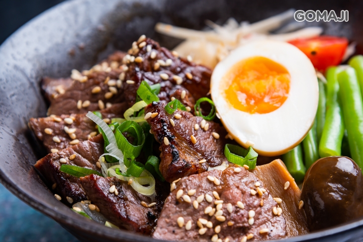 無骨牛小排丼飯