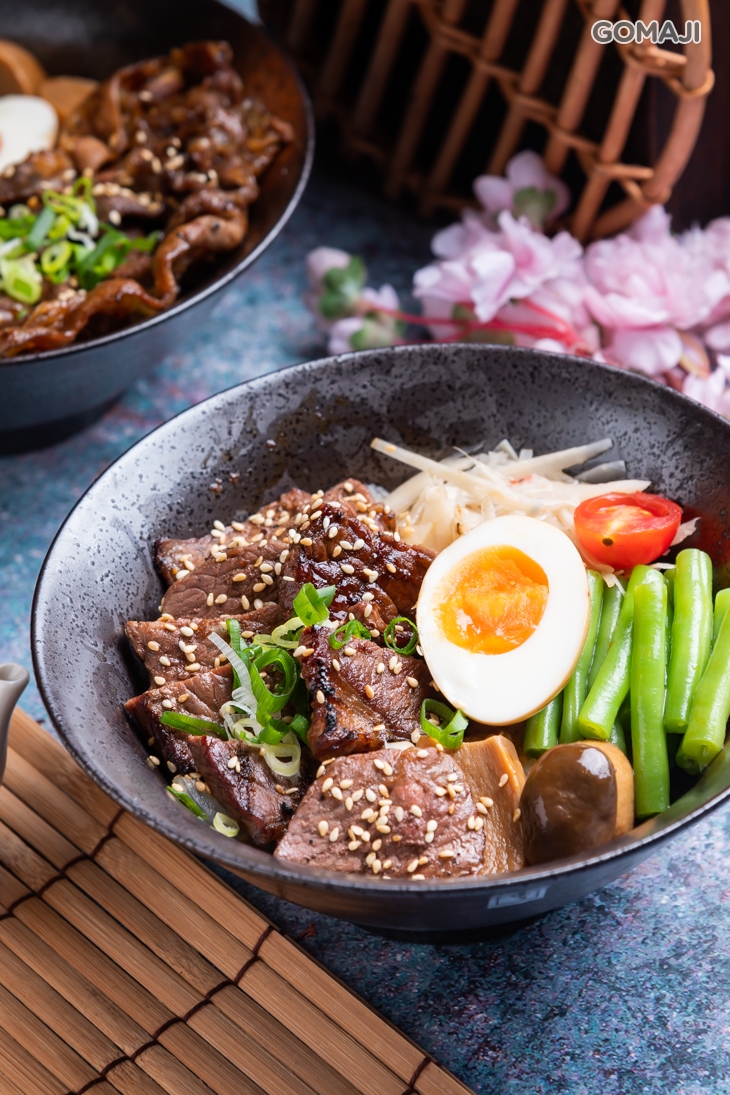 無骨牛小排丼飯