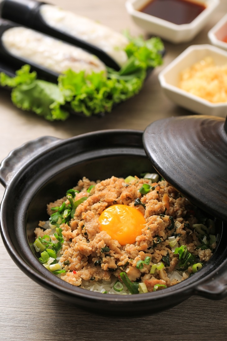 北菇滑雞煲仔飯