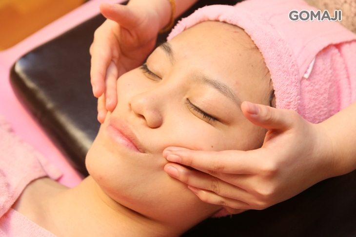 臉部排導精油按摩(手技)