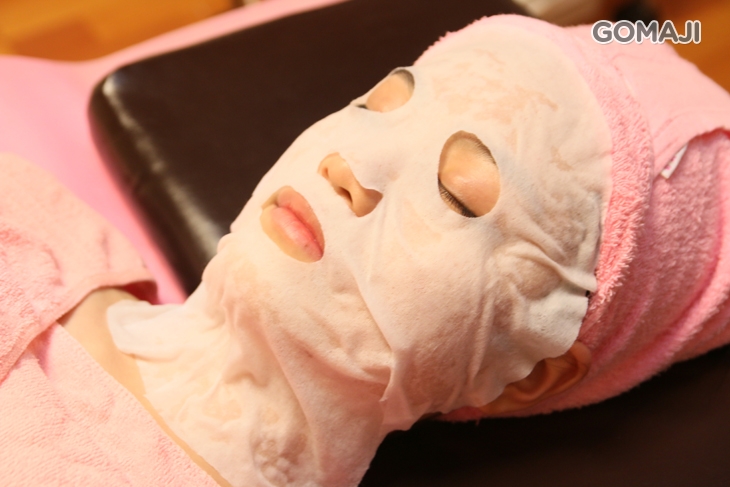 客製化精油調配敷臉(肩頸舒壓按摩+手部舒痠按摩+頭部舒壓)