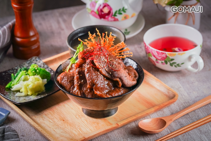 嫩煎牛肉丼