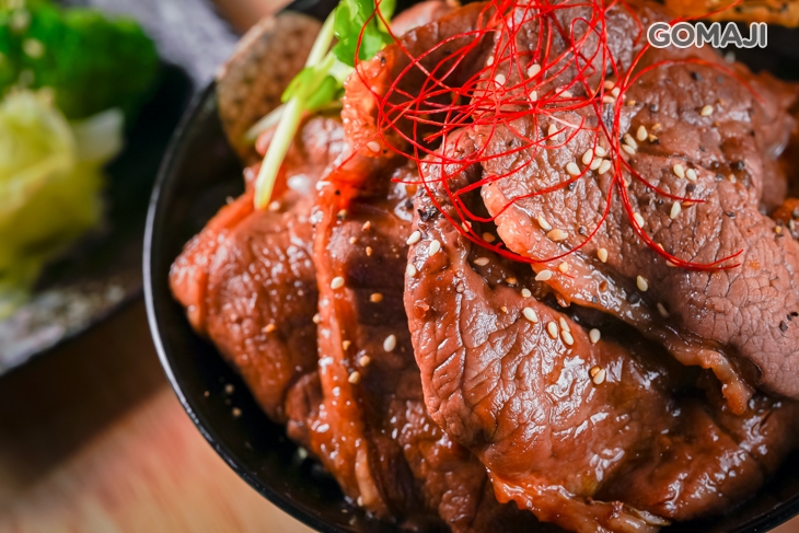 嫩煎牛肉丼