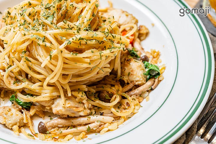 蒜味辣椒雞義大利麵