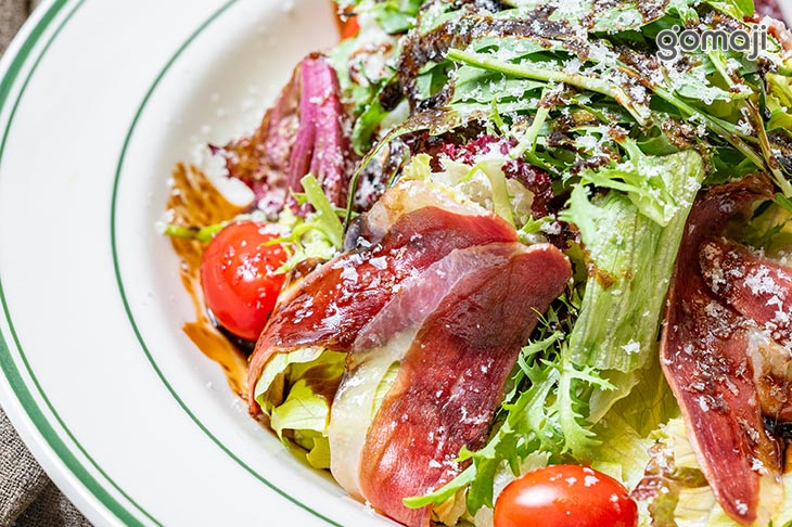 櫻桃鴨胸生火腿葡萄醋膏沙拉