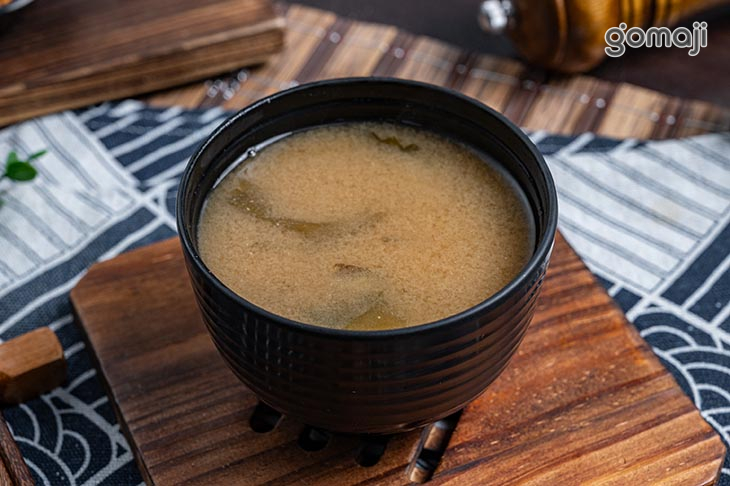 炒麵丼飯附味噌湯
