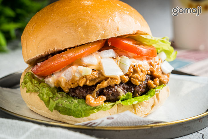 花生熔岩牛肉堡