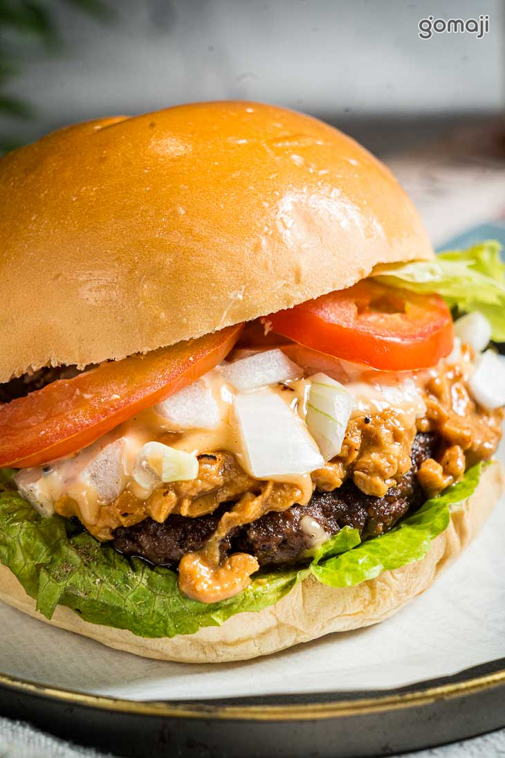 花生熔岩牛肉堡