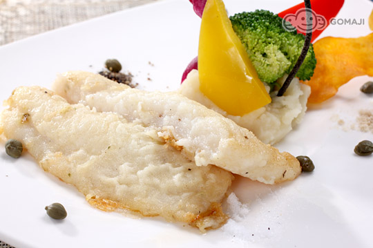 切开一看竟然还爆浆流出香浓起司,新鲜鸡肉的嚼劲配上了流滑的起司