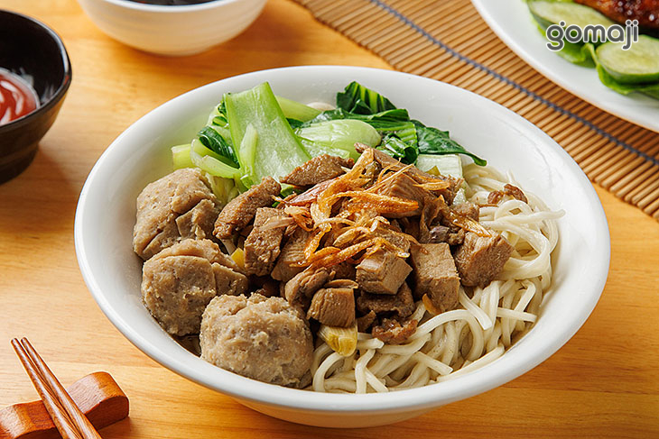 雞肉牛肉丸乾麵