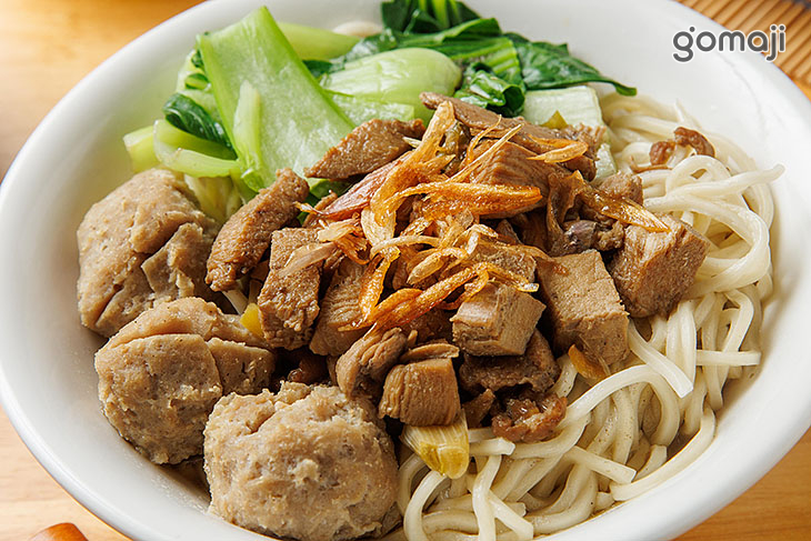雞肉牛肉丸乾麵