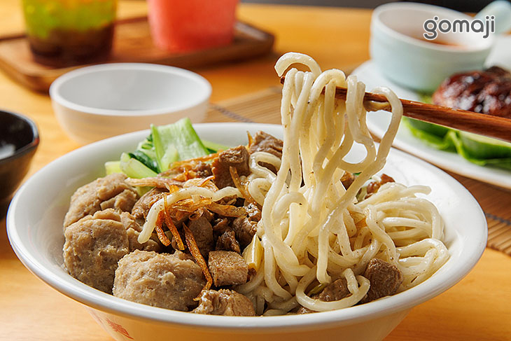 雞肉牛肉丸乾麵