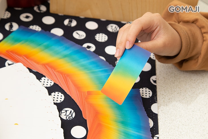 七色彩虹牌卡憑身體直覺抽卡