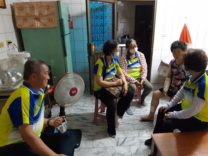 關懷手術後返家的獨居長者