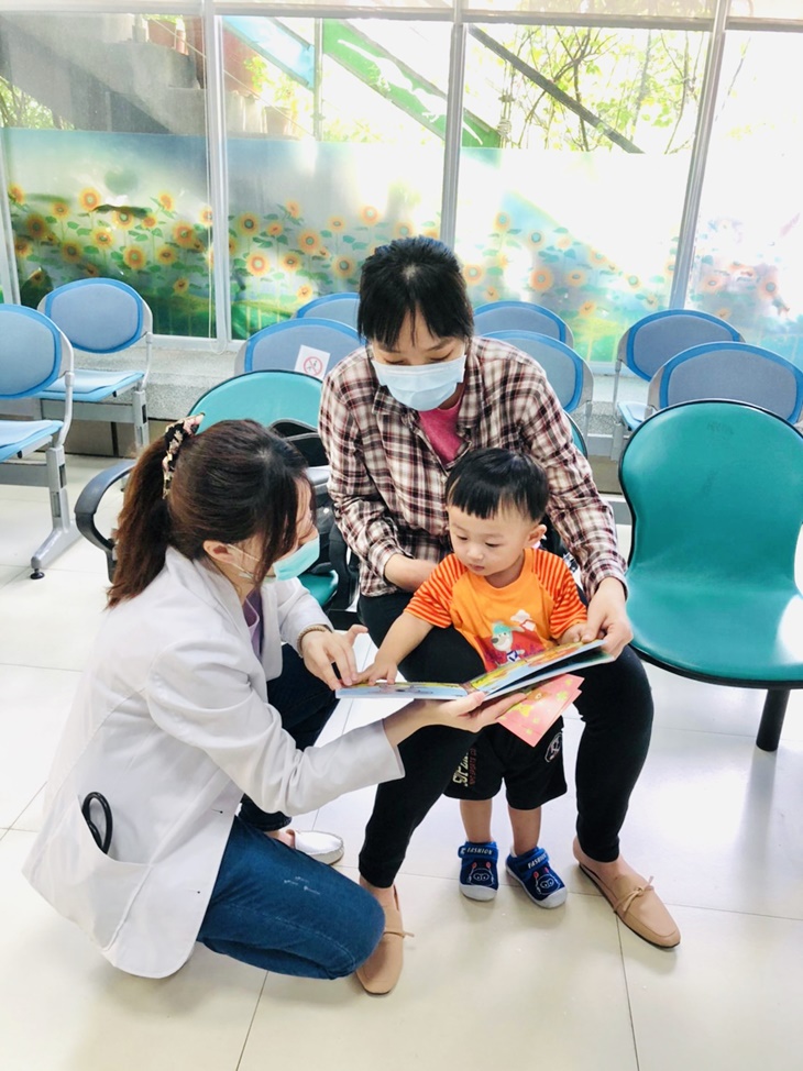 「兒童的大腦在6歲前完成95%的發育，感官及語言更在5歲前達到最大發展」