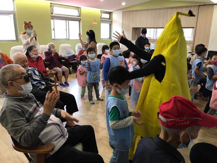 「兒童的大腦在6歲前完成95%的發育，感官及語言更在5歲前達到最大發展」