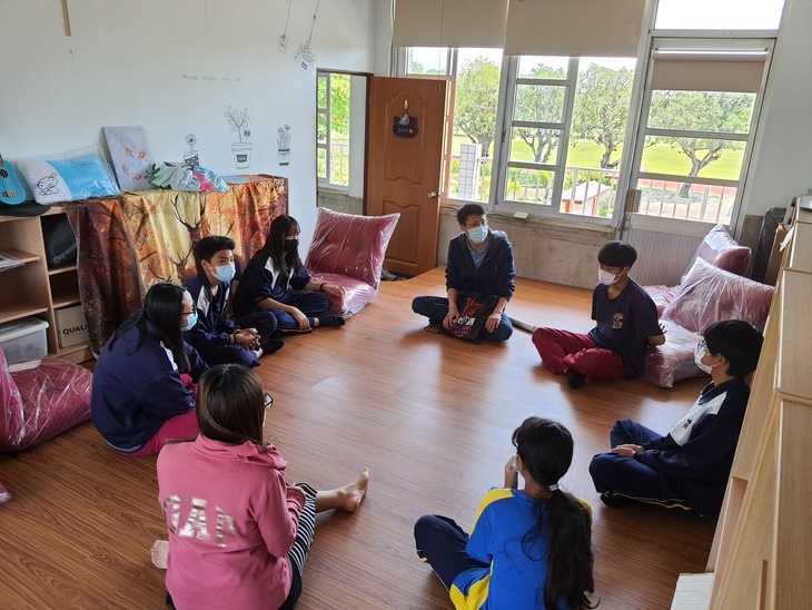 邀請您用100元支持更多如小勝一樣的少年，讓他們有更多的資源能認識自我，理解家庭成員互動衝突，並學習面對衝突的能力。