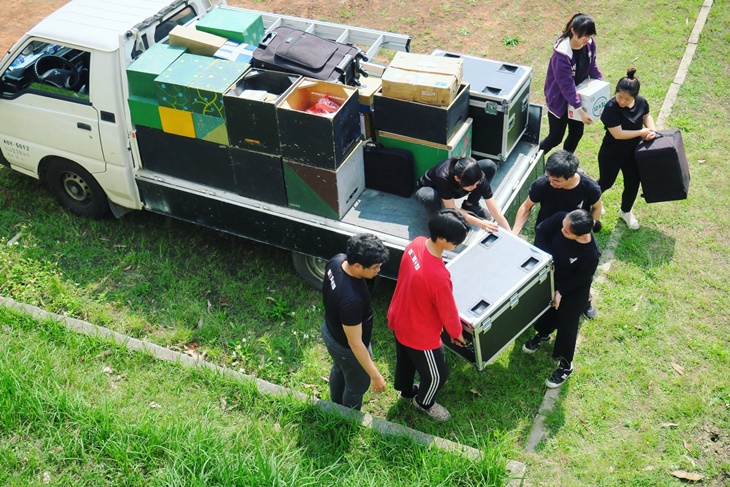 可拆卸式舞台，將舞台搬進偏鄉國小