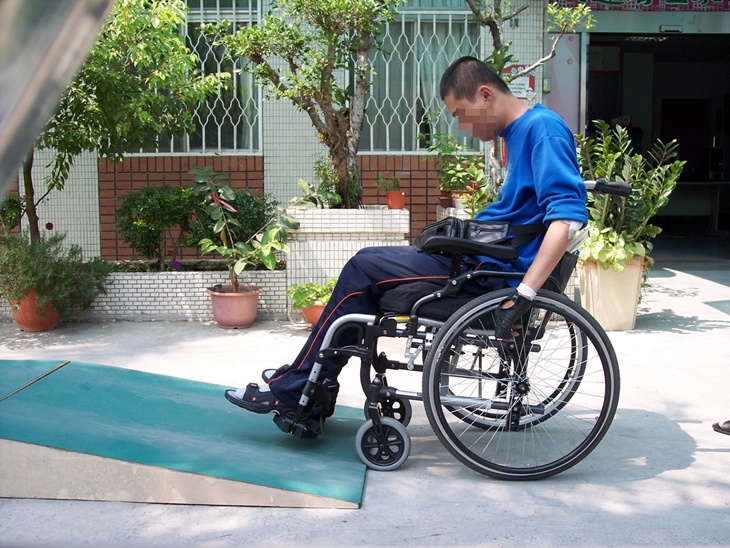 社團法人高雄三山脊損重建協會