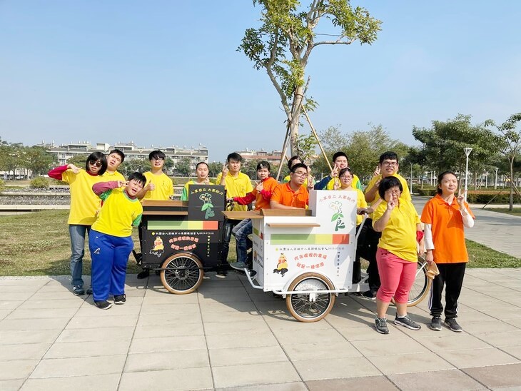 社團法人高雄市小草關懷協會