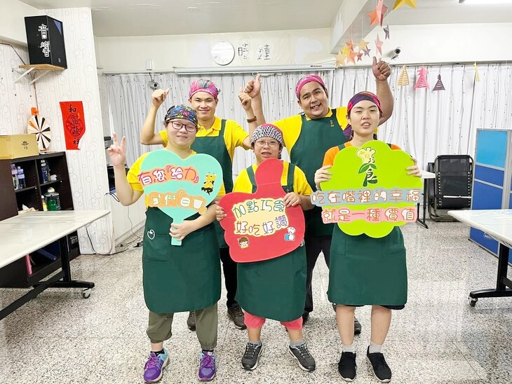 社團法人高雄市小草關懷協會