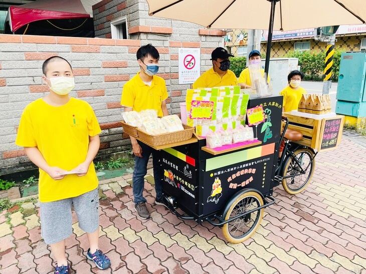 社團法人高雄市小草關懷協會