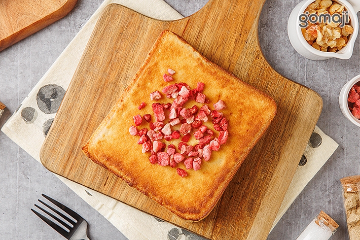 和三盆糖烤草莓奶酥厚片
