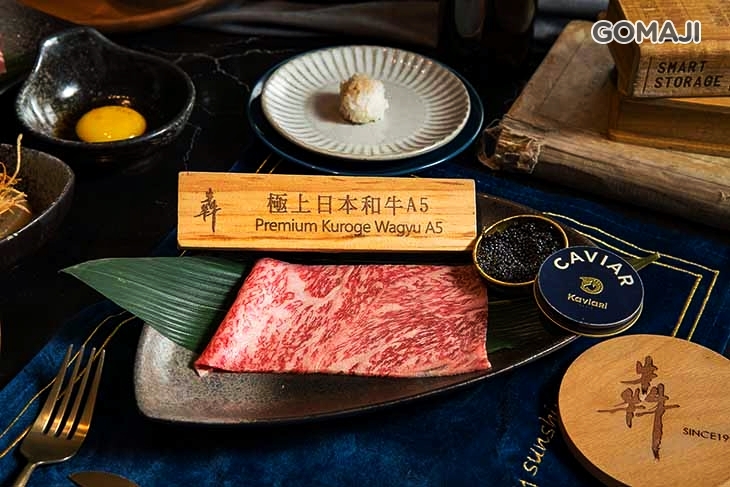 日本和牛A5月見壽司佐魚子醬