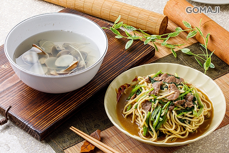 隨EAT滿足組合餐〈牛肉炒飯(燴飯)/羊肉炒飯(燴飯)/蝦仁炒飯(燴飯)/牛肉炒麵/羊肉炒麵/蝦仁炒麵 九選一 + 配餐：蛤蜊湯/牛蒡排骨湯/香蔥煎蛋/塔香煎蛋/酸辣魚片 五選一〉
