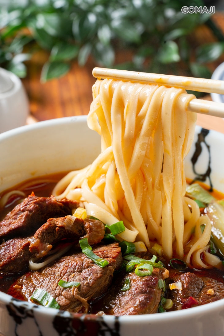 川味牛肉麵(寬麵) 