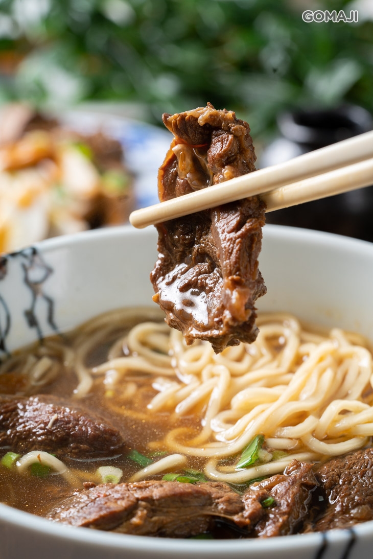 紅燒牛肉麵(細麵) 