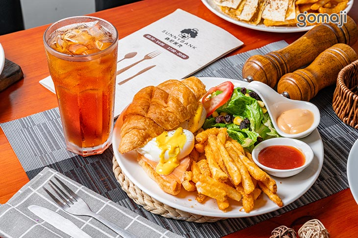 燻鮭魚班尼迪克蛋(含飲料)