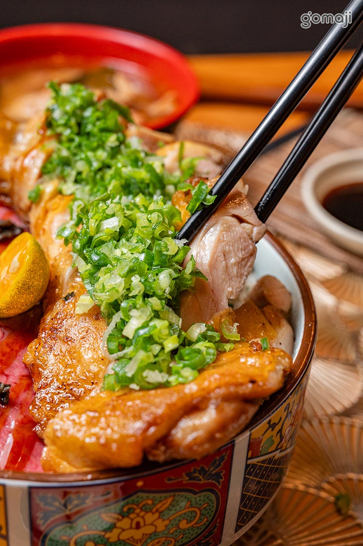 雙拼日出-松露極黑和牛+嫩雞丼飯