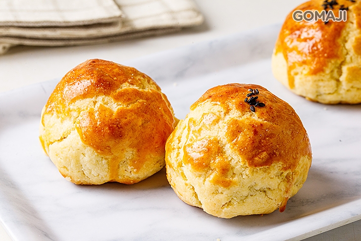 E.菠蘿蛋黃酥一盒〈含烏豆沙6入 + 芋泥6入〉