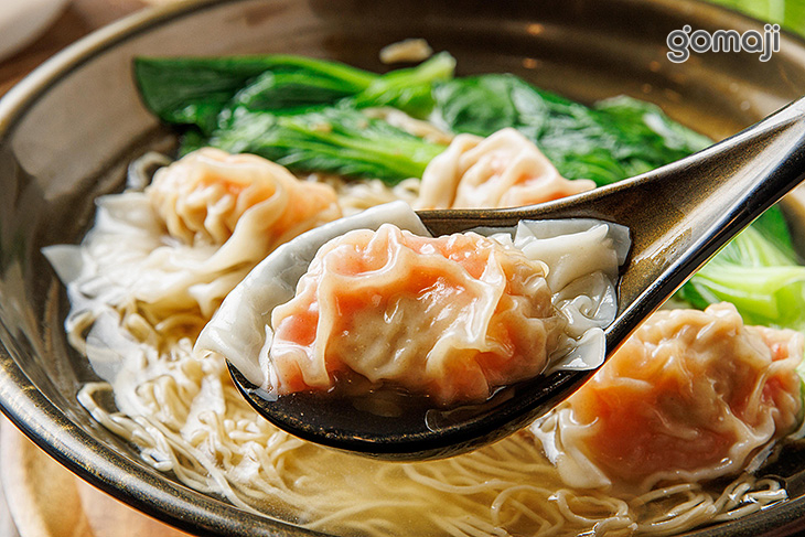 港式鮮蝦咕咕雞雲吞湯麵