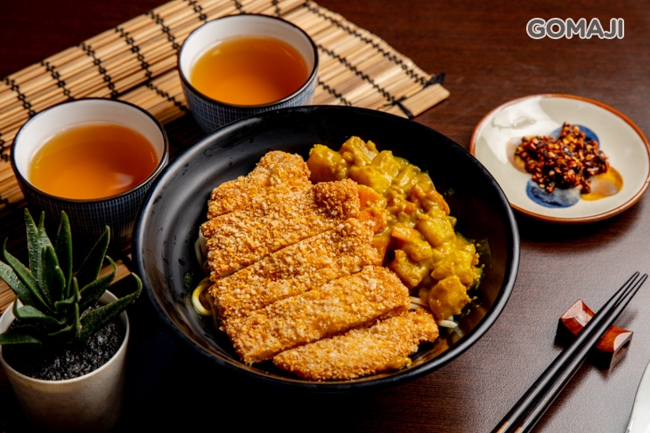 咖哩雞排麵