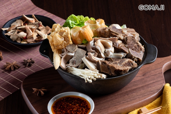 C.主廚推薦招牌肉骨茶火鍋單人餐 〈肉骨茶火鍋一份〉