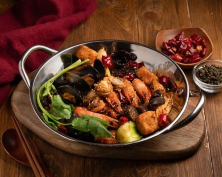 辣三寶海鮮鍋（干鍋）