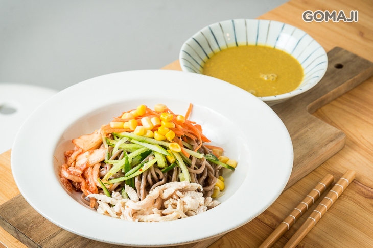 泡菜雞絲蕎麥涼麵