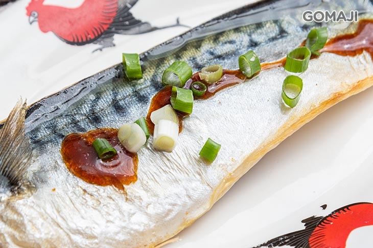 鯖魚 + 白飯一碗 + 滷蛋半份 + 青菜一份 + 例湯一份