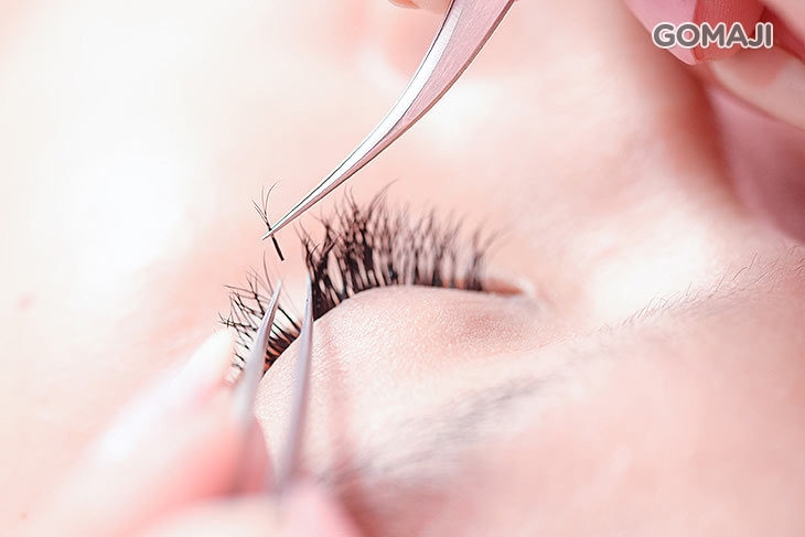 睫毛嫁接(黑鑽/巧克力 二選一)