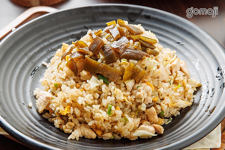 剝皮辣椒雞肉蛋炒飯