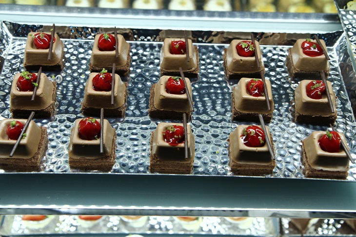 自助百匯餐吃到飽 