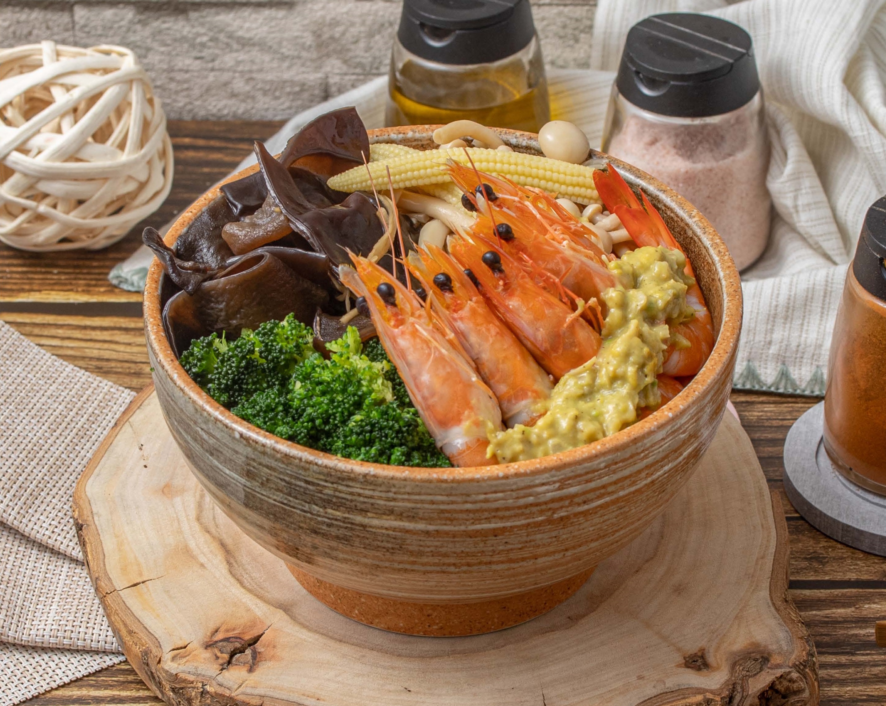 肌情酪梨彈跳蝦