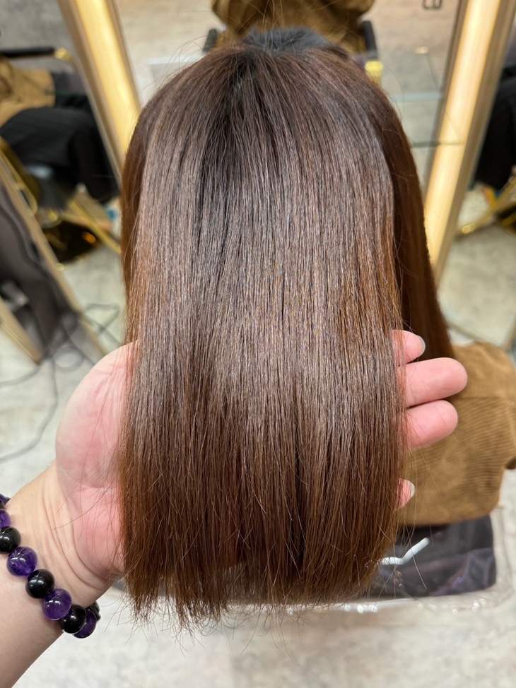 奈米物化機滲入毛鱗修護受損髮