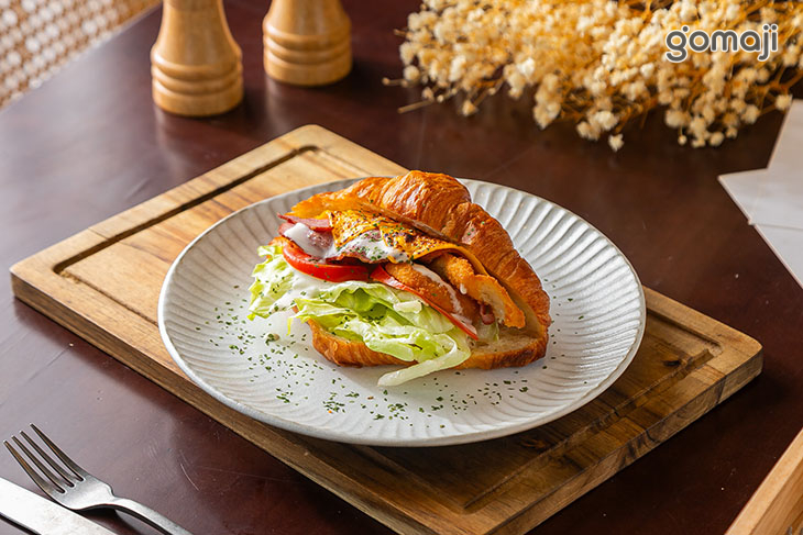 起士燻牛洋蔥圈大滿貫可頌