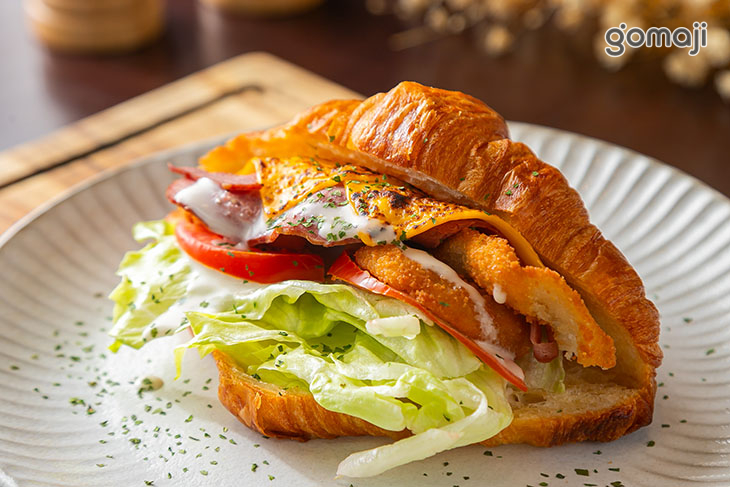 起士燻牛洋蔥圈大滿貫可頌