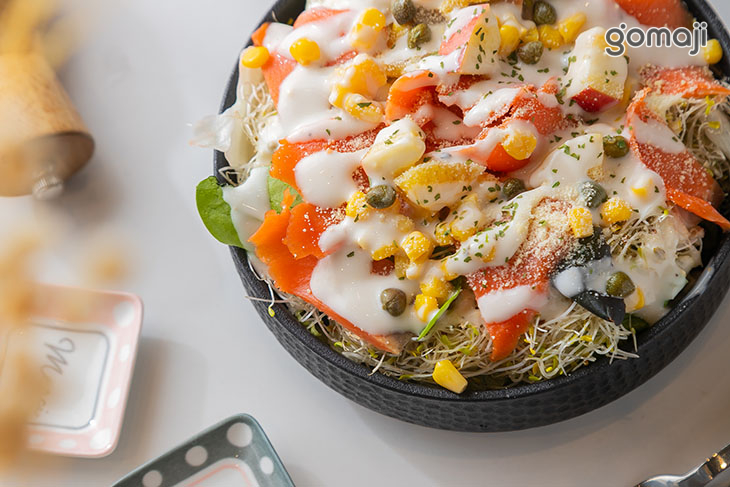 粉紅煙燻鮭魚沙拉